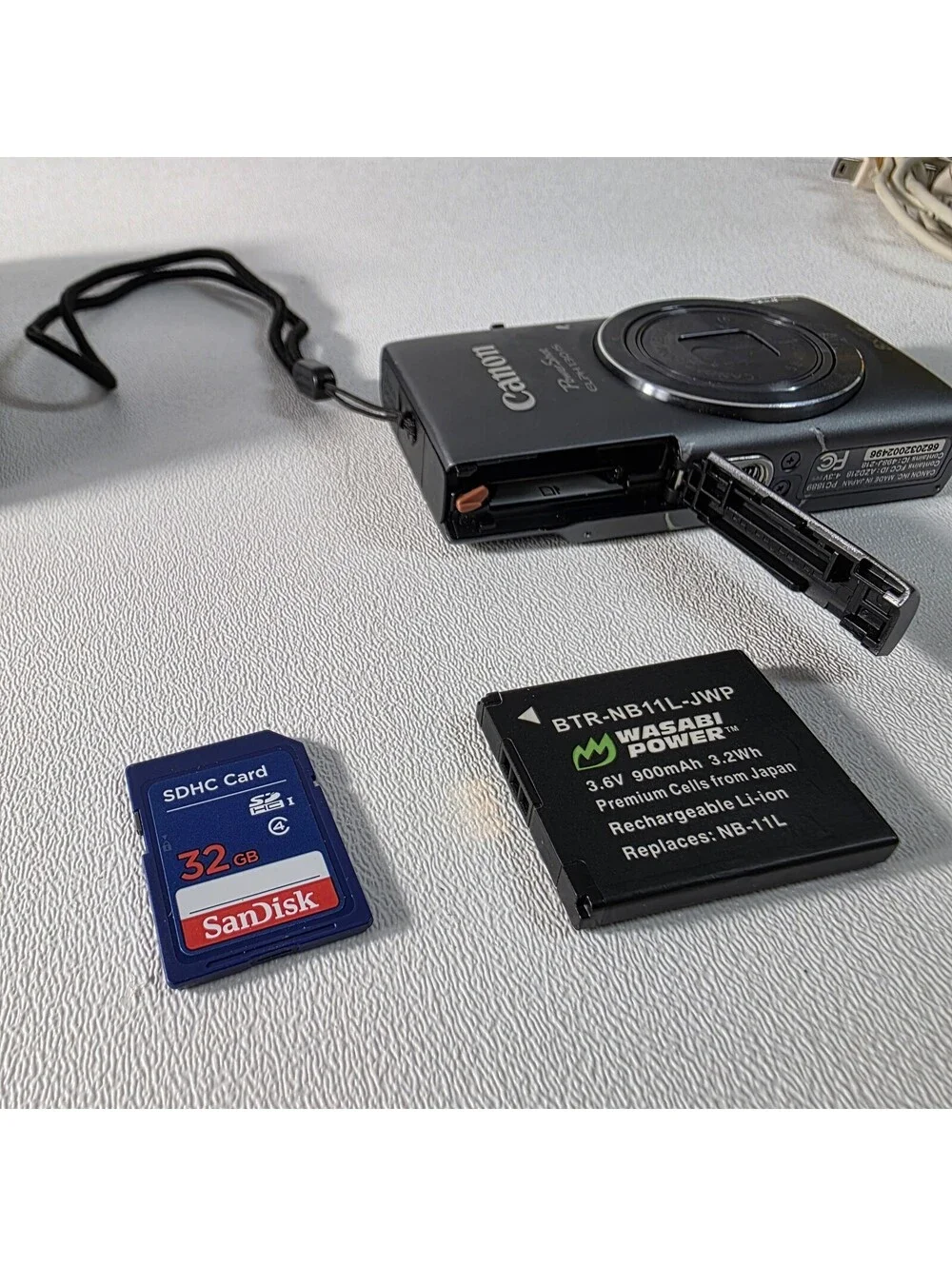 Canon PowerShot ELPH 130 IS 16.0MP Digital Camera 8x Zoom W/Battery Card Tested